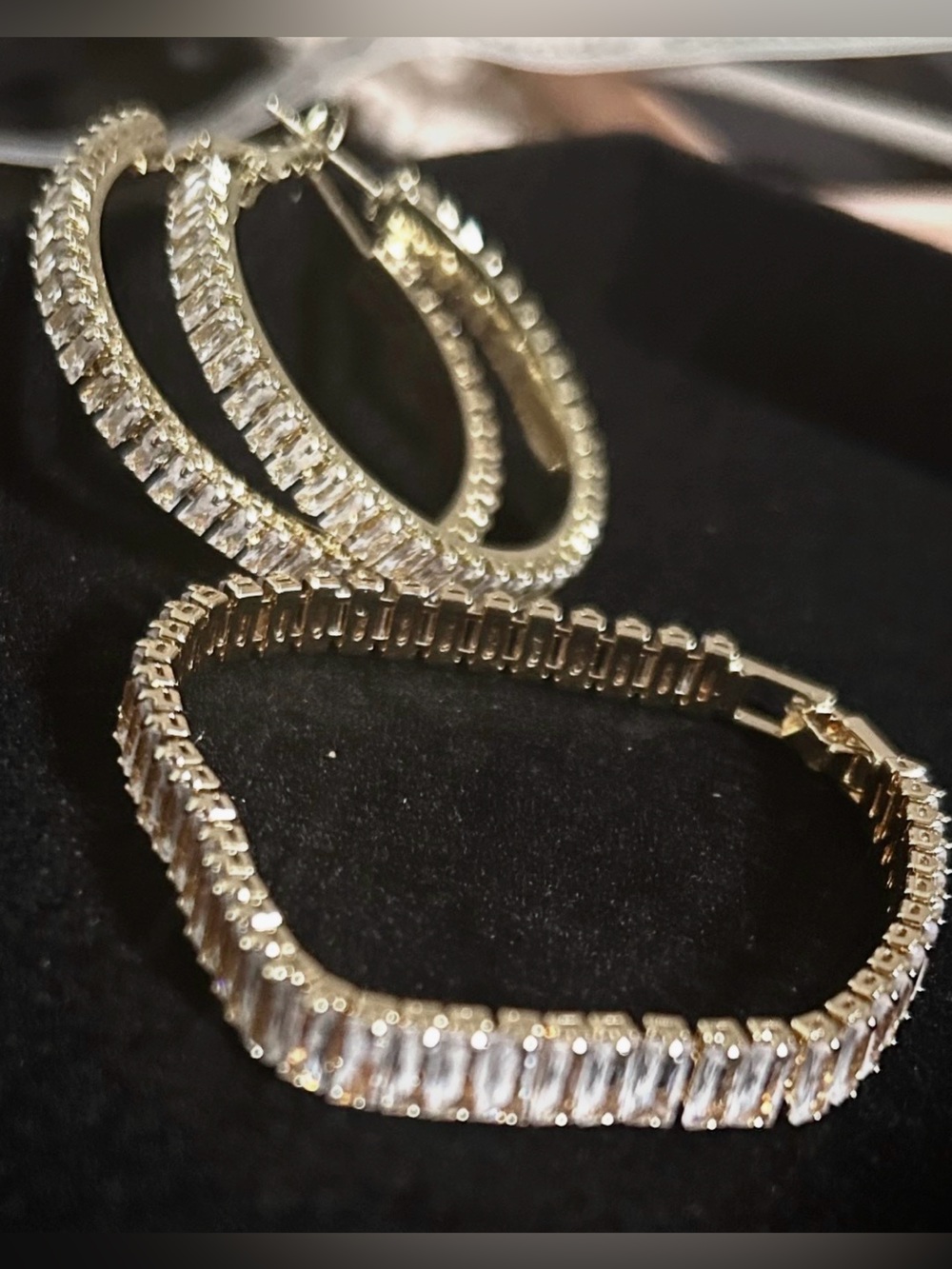Jewelry set -gold tone